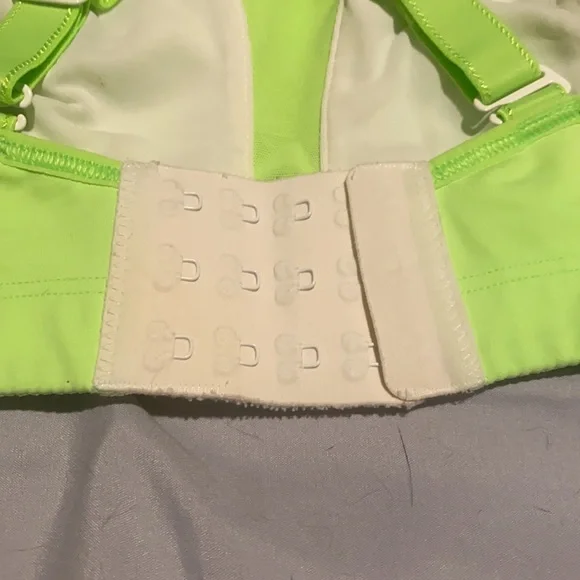Lululemon athletica lime green sports bra 🏃♀️ - Picture 3 of 7